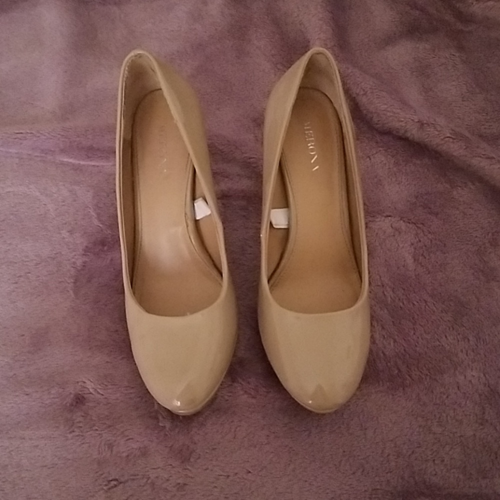 Beige heels